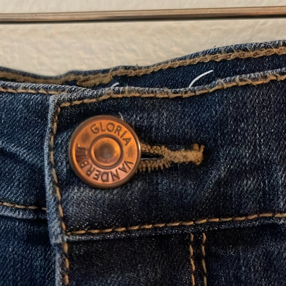 Gloria Vanderbilt Denim Ladies Shorts. Size 12. 5 pocket. Sewn hem Amanda - Picture 2 of 7